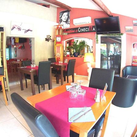 Atoll Hotel Restaurant Frejus Bagian luar foto