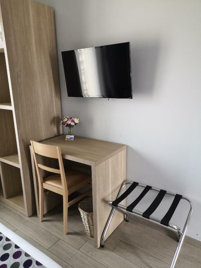 Atoll Hotel Restaurant Frejus Bagian luar foto